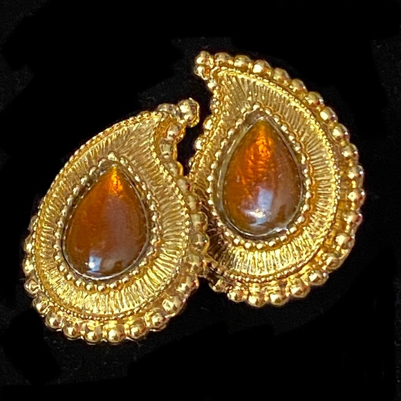 Gold Tone and Amber Colored  Acrylic Paisley Earrings - Picture 2 of 8